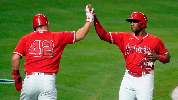 Willians Astudillo throws 46 mph pitches vs. Angels