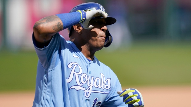 Royals earn doubleheader split with Jays on Perez's walk-off