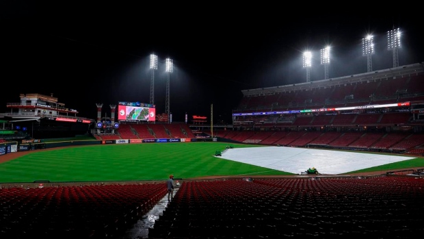 Cincinnati Reds, San Francisco Giants to resume suspended game Tuesday