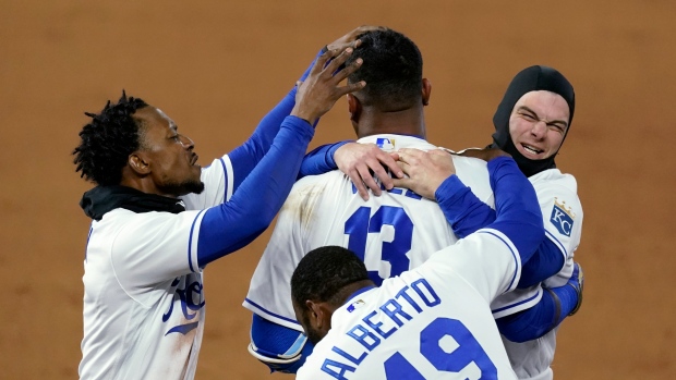 Royals beat Rays 9-8 on Perez's game-ending single