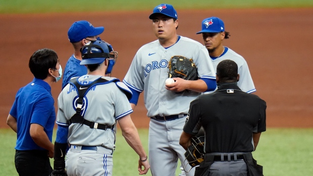 Dodgers: Hyun-Jin Ryu removed from game with apparent injury