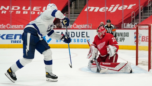 Photos: Lightning fall to Hurricanes in shootout