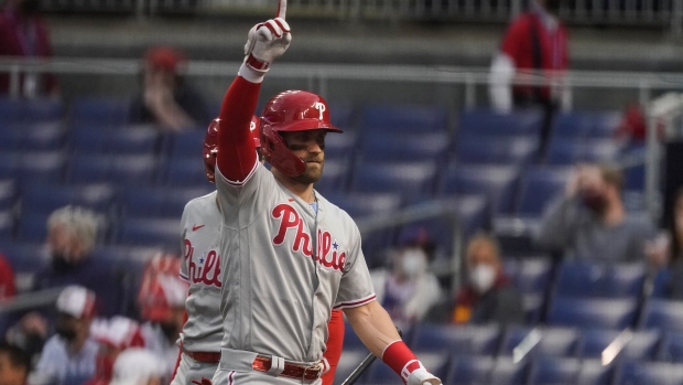 Bryce Harper homers and Trea Turner delivers a walk-off Phillies win over  the Giants