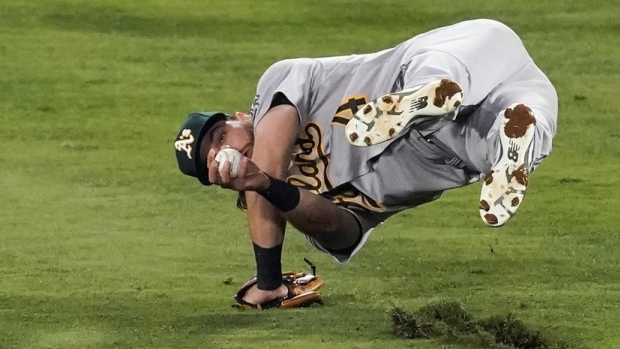 Oakland A's beat Los Angeles Angels in back-and-forth game