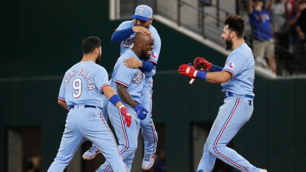 Valdez wins sixth straight as Astros beat Rangers 4-2