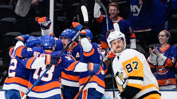 New York Islanders Down Pittsburgh Penguins In Game 6 Advance To Second Round Tsn Ca