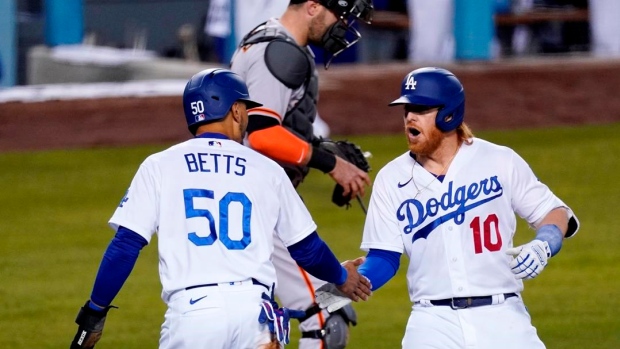 Dodgers Outlast the Giants to Reach the N.L.C.S. - The New York Times