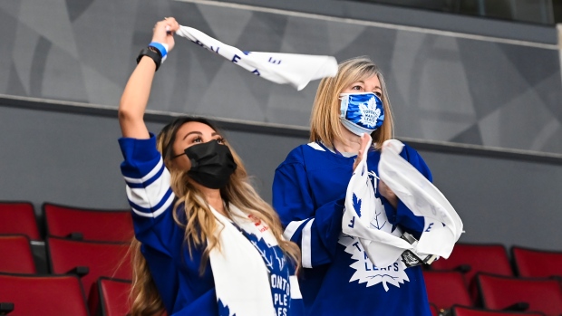 Blue Jays' fans are not pleased the Red Sox are wearing stars and stripes  on Canada Day - Article - Bardown