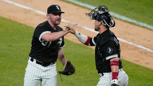 Abreu homers, Hendriks escapes in 9th as White Sox beat Rays