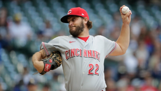 Johnny Cueto close to perfect in Reds' win over Pirates