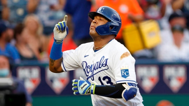 Salvador Perez, Royals chase another win over Giants