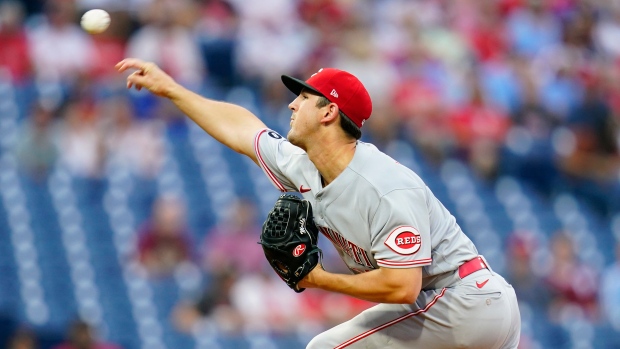 Joey Votto makes history with his 2,000th hit as the Reds beat the