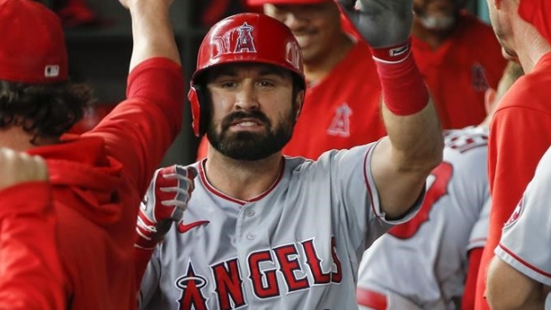 Angels sign veteran outfielder Adam Eaton after White Sox release