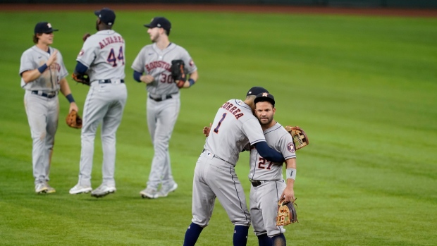 CARLOS CORREA OH MY!! Correa SMASHES home run and has epic