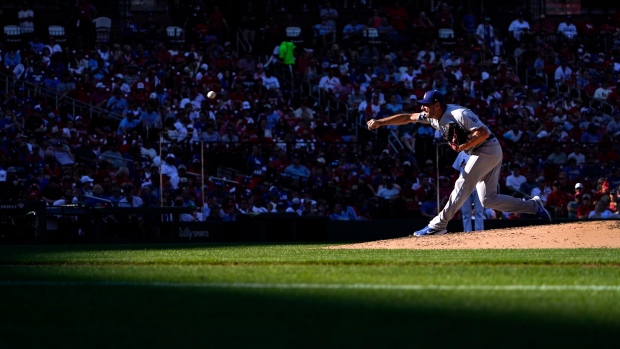 Astros fans catch Dodgers, Max Muncy after Albert Pujols 'illegal bat'  controversy