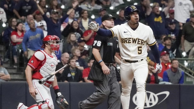 Brewers: Yelich lifts Crew to an ugly win