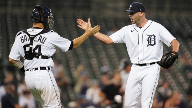 Buxton beats out infield single in 9th; Twins top Tigers 4-3