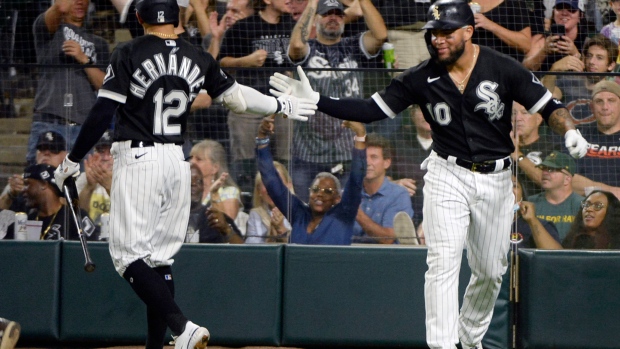 White Sox's Lance Lynn ejected after throwing belt at umpire