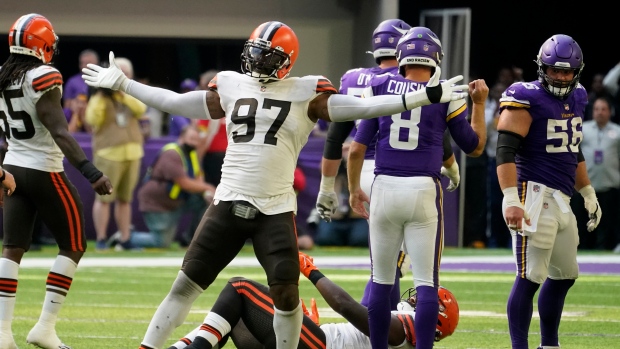 Browns lose another player vs; Jets, starting LT Wills out