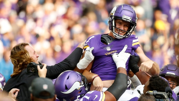 Vikings survive Lions rally 19-17 on Joseph FG at final gun - The