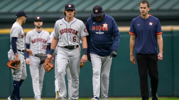 Astros' Jake Meyers leaves Game 4 with injury after attempted leaping catch