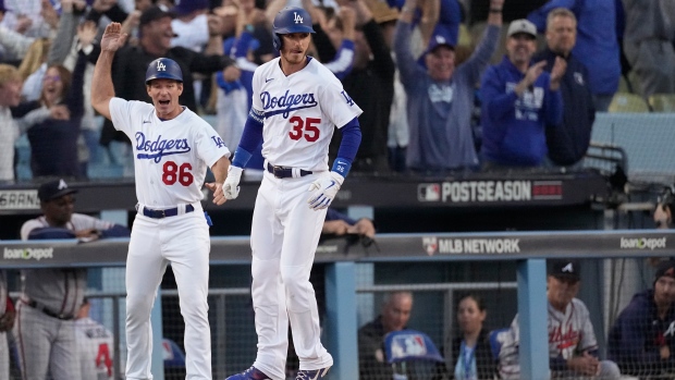 Bellinger, Dodgers top Astros to tie World Series 2-all