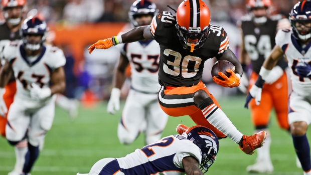 Keenum, 3rd-string back Johnson lead Browns past Broncos