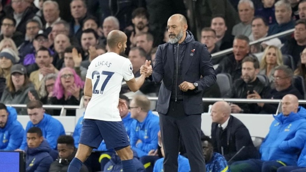 Nuno Espírito Santo (right)