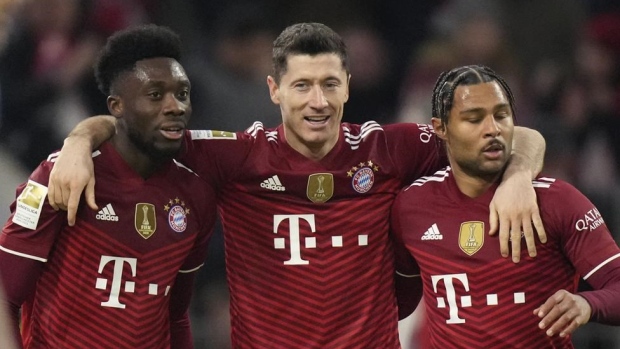 Robert Lewandowski scores record-breaking 21st goal of the season