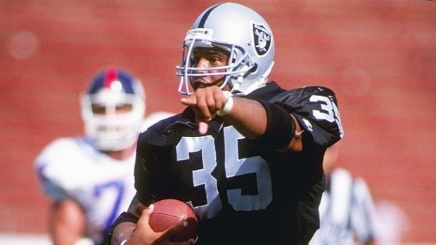 Steve Smith, former Raiders fullback, dead at 57 after near 20-year battle  with ALS