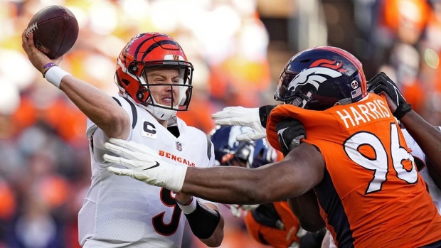 Denver Broncos' Teddy Bridgewater leaves game vs. Baltimore Ravens