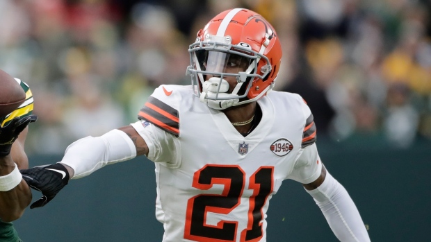 Denzel Ward surprises NFL Extra Points Cardmembers at the Browns Pro Shop