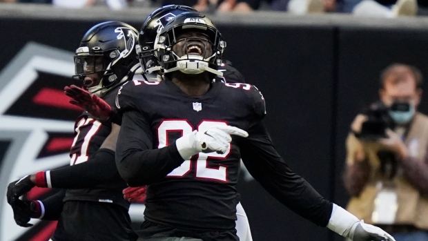 Oluokun's last-minute pick saves Falcons' win over Lions