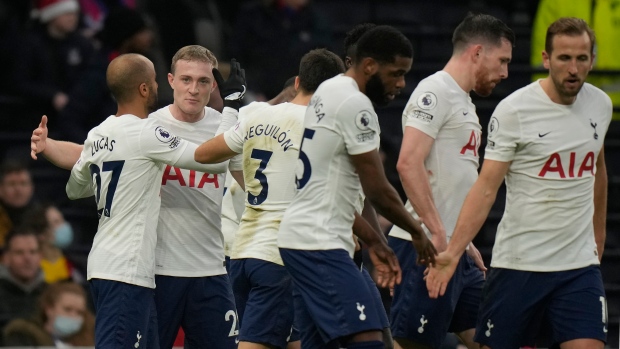 Moura, Kane, Son give Tottenham 3-0 win over Crystal Palace