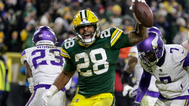 Packers rout Vikings 37-10 in cold to take NFC's No. 1 seed