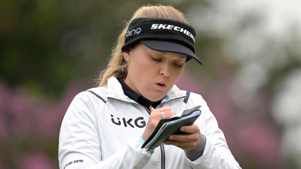 Bob Weeks: Hot putter gives Brooke Henderson lead at LPGA major - TSN.ca