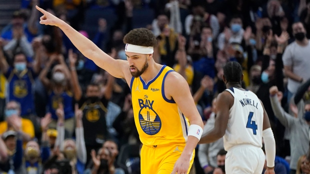 Thompson scores 42 points with 12 3s, Warriors beat Thunder