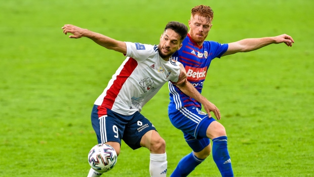 Toronto FC re-sign goalkeeper Alex Bono to contract extension