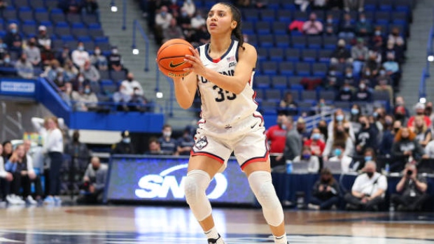 Azzi Fudd UConn Beat Marquette - TSN.ca