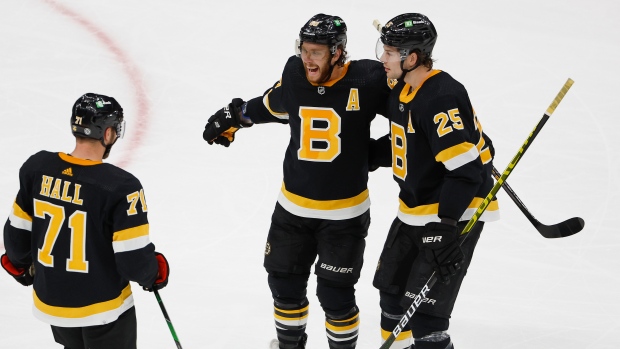 Wednesday's NHL: Pastrnak scores twice, Bruins beat Maple Leafs to