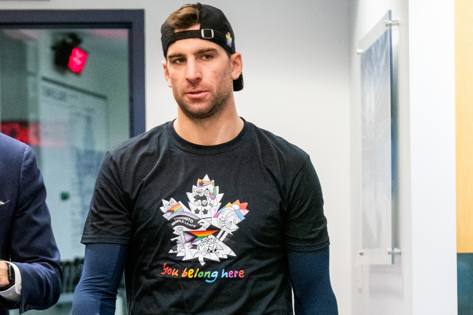 Pride jersey, decals, drag show: Maple Leafs, Jets do Pride Night