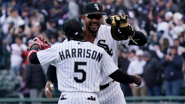 White Sox' Josh Harrison exits game with sore shoulder - Chicago