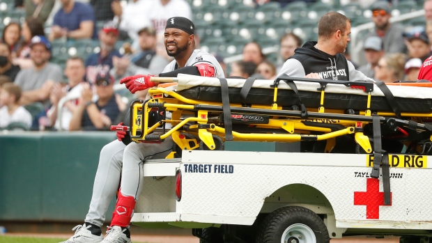 Eloy Jimenez: White Sox outfielder exits after warning track collision