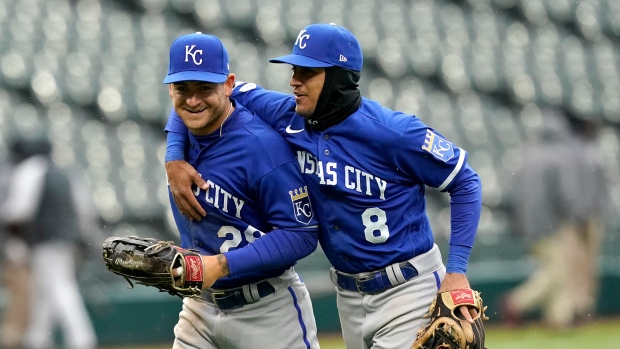 Royals beat White Sox 3-2 on Taylor's 2-out single in 10th