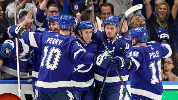 NHL: Tampa Bay Lightning Winning Streak Extends to 8 with Canucks