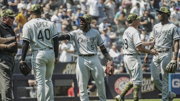 La Russa hears 'Fire Tony' chants from White Sox fans during loss