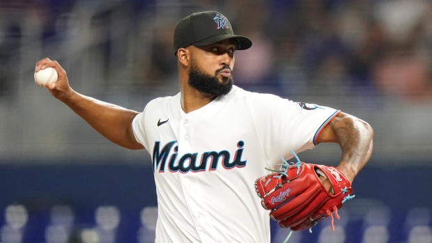 Ozzie Albies reaches on a fielding error by center fielder Jesus Sanchez. Ozzie  Albies to 3rd., 05/22/2022