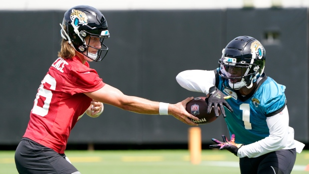 Jags RB Travis Etienne out for season following foot injury