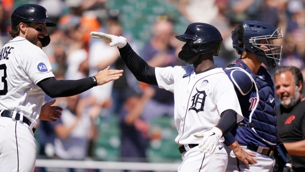 Haase's two-run HR allows Tigers to hold off Giants 3-2