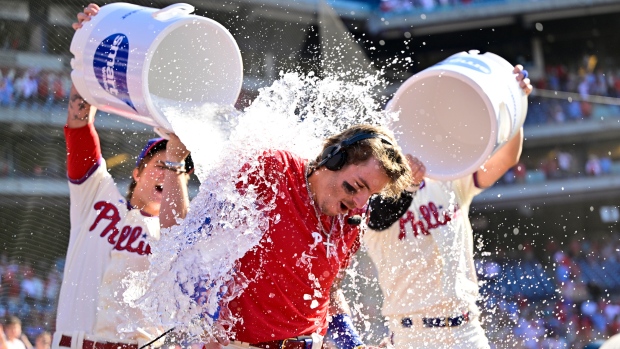 Harper's 8th-inning double breaks tie, Phillies rally past Gomber